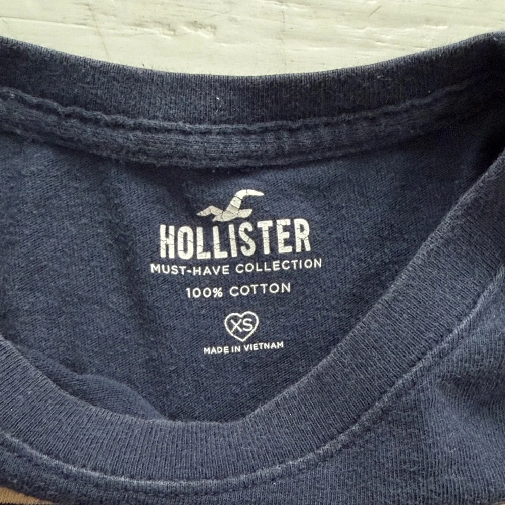 Hollister Navy Short-Sleeve Tee with Cream & Rust Stripes